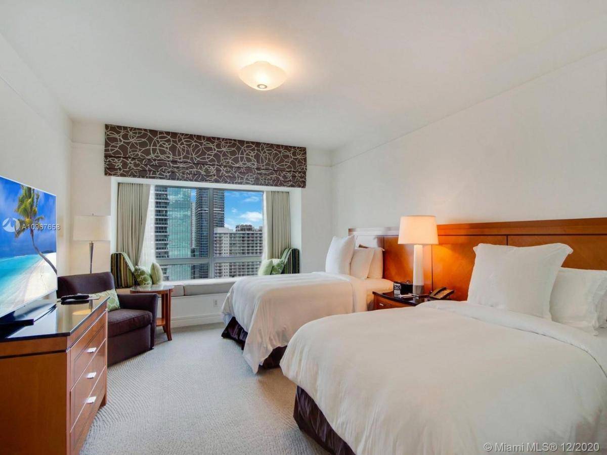 Four Seasons Hotel Miami - Luxury Private Residences Bagian luar foto