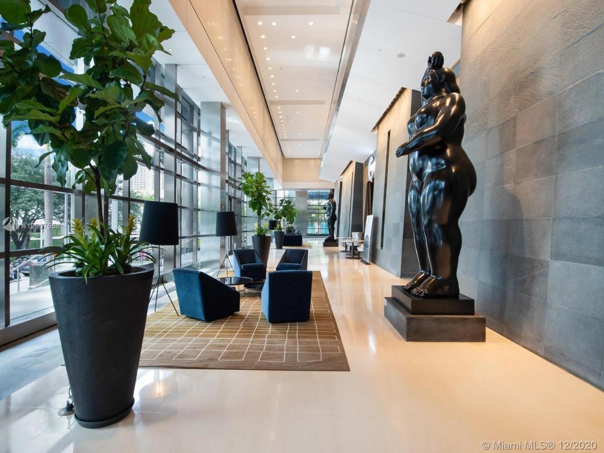 Four Seasons Hotel Miami - Luxury Private Residences Bagian luar foto