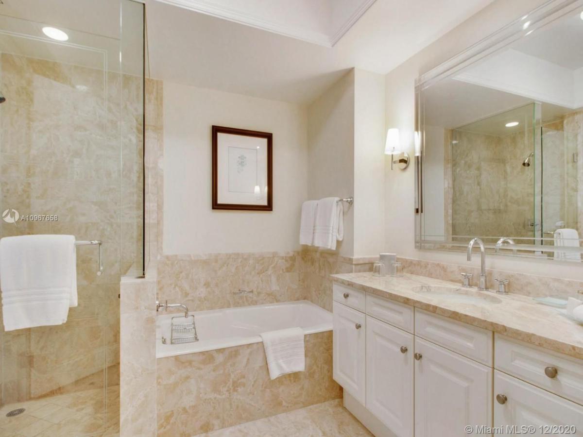 Four Seasons Hotel Miami - Luxury Private Residences Bagian luar foto