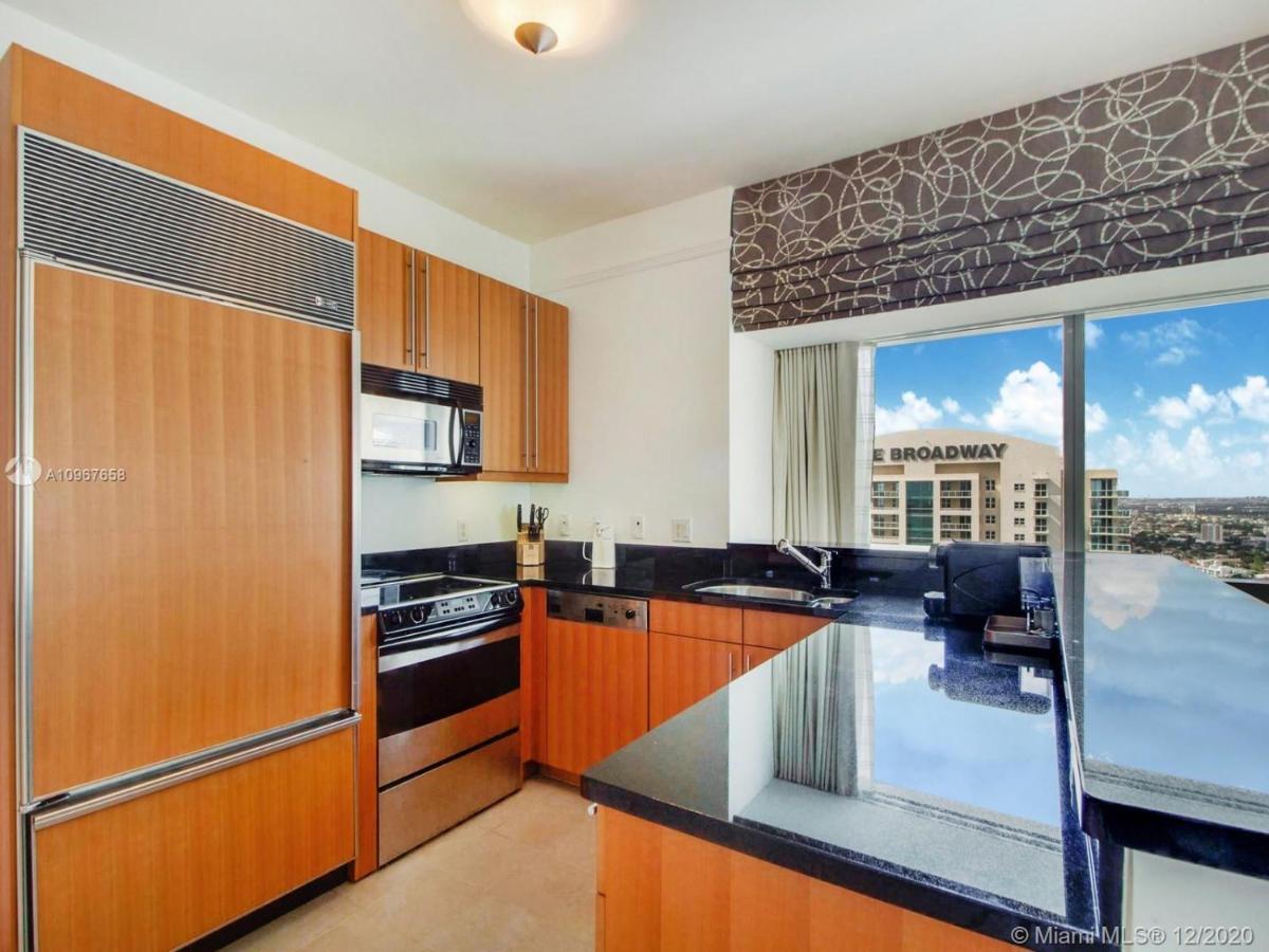Four Seasons Hotel Miami - Luxury Private Residences Bagian luar foto